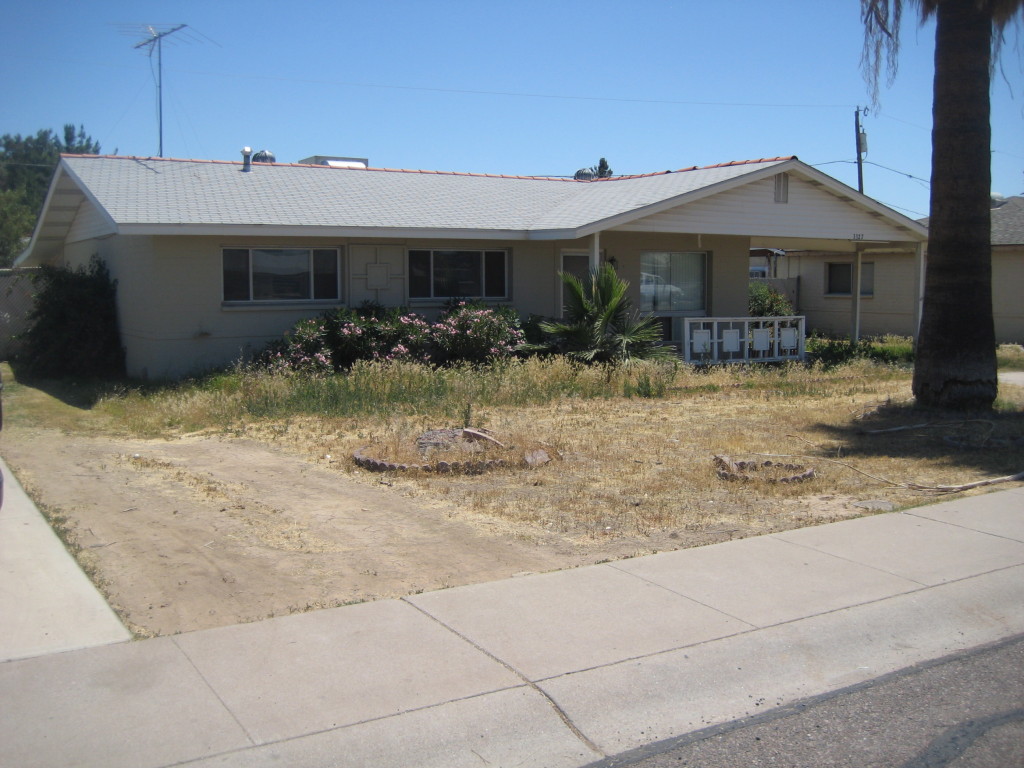 3327 West Cactus Road Phoenix, AZ 85029 - Photo 1 of 5 Front View