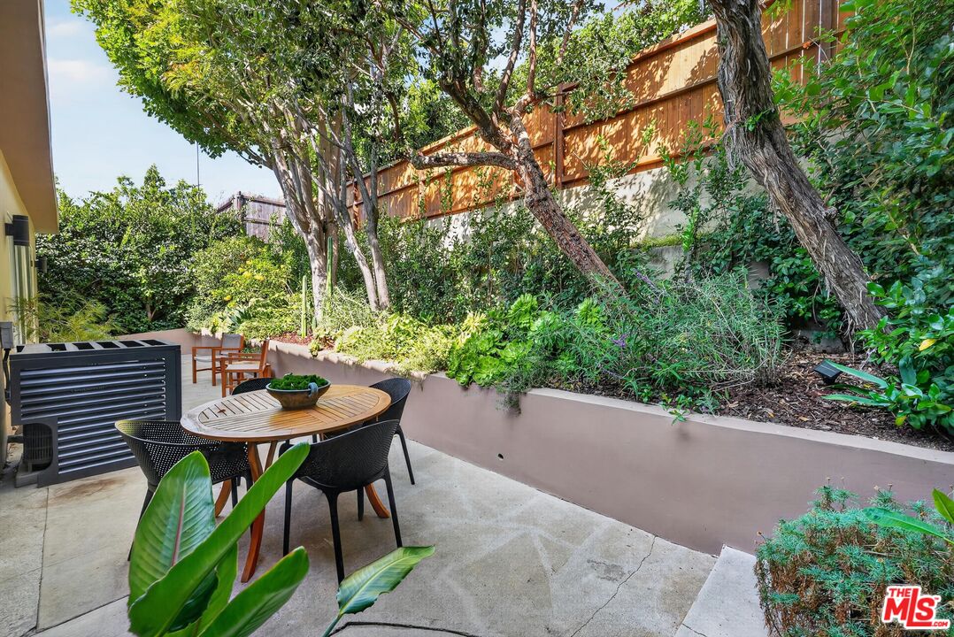 1515 Rendall Place Los Angeles, CA 90026 - Photo 36 of 46