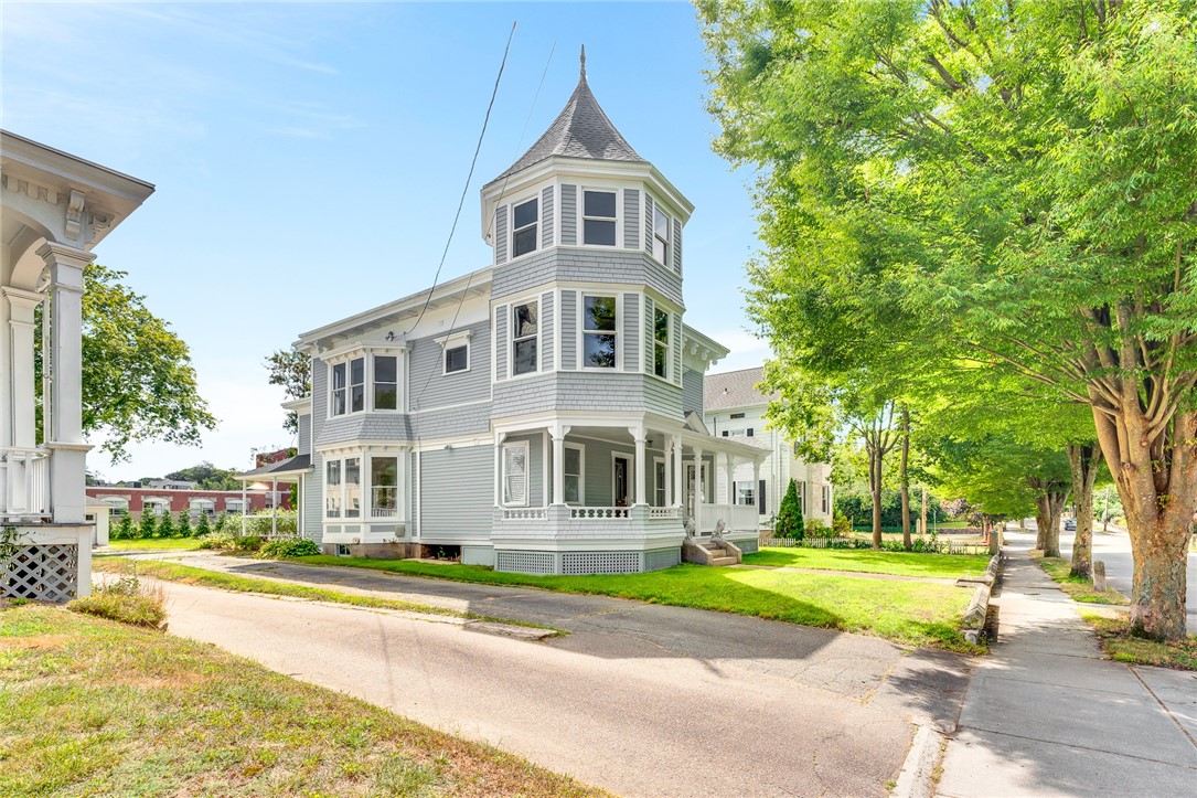 28 Elm Street Westerly, RI 02891 - Photo 2 of 48 queen Anne style architecture with turret rooms!