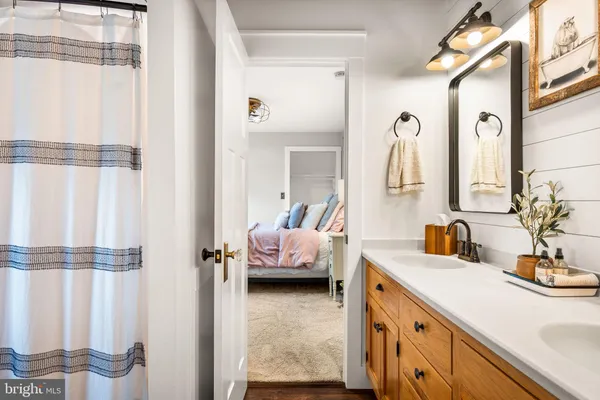 a en suite bathroom with a sink and a mirror
