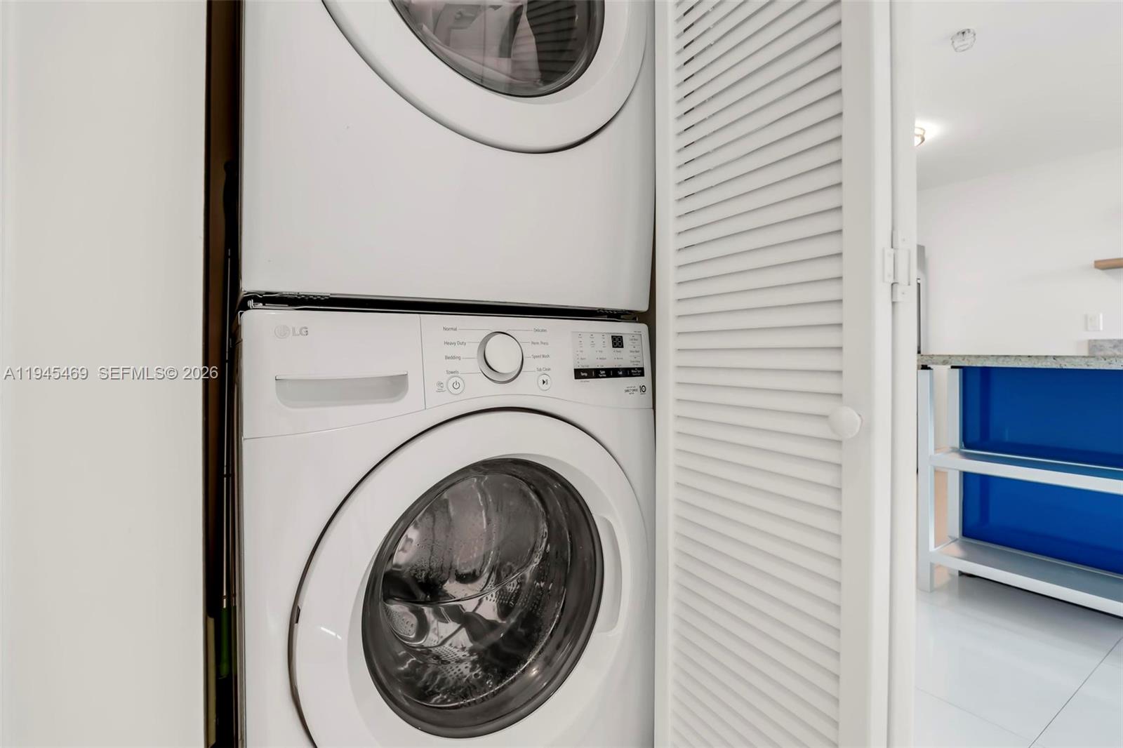 185 Southwest 7th Street, Unit 3508 Miami, FL 33130 - Photo 16 of 62 a utility room with dryer and washer