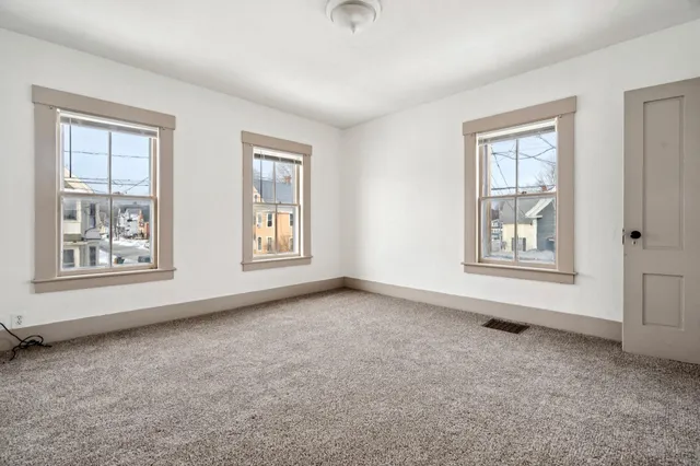 $1,900 | 67 A Winter Street, Rochester, NH 03867