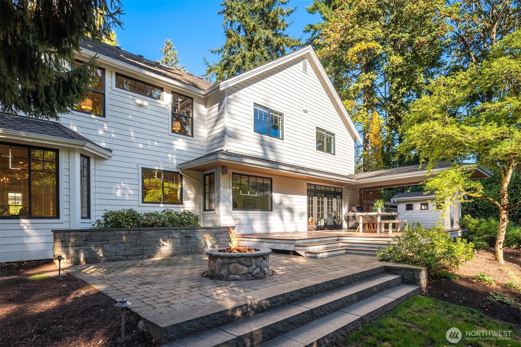 10475 Southeast 23rd Street Bellevue, WA 98004 - Photo 27 of 35 a front view of a house with garden