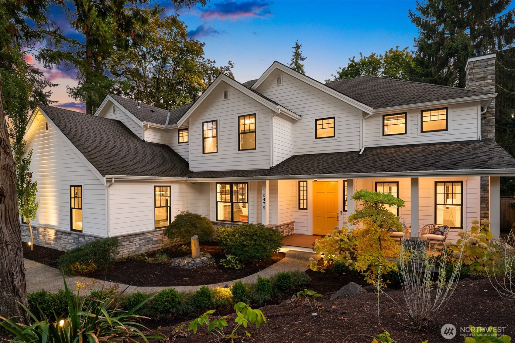 10475 Southeast 23rd Street Bellevue, WA 98004 - Photo 35 of 35 a front view of a house with garden