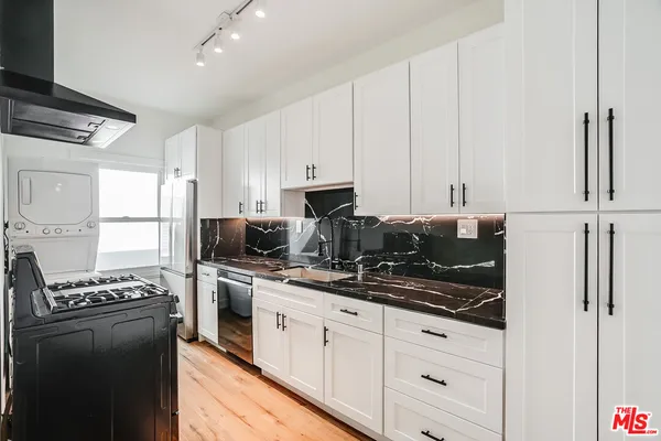 $2,300 | 151 North Swall Drive, Unit 3, Beverly Hills, CA 90211