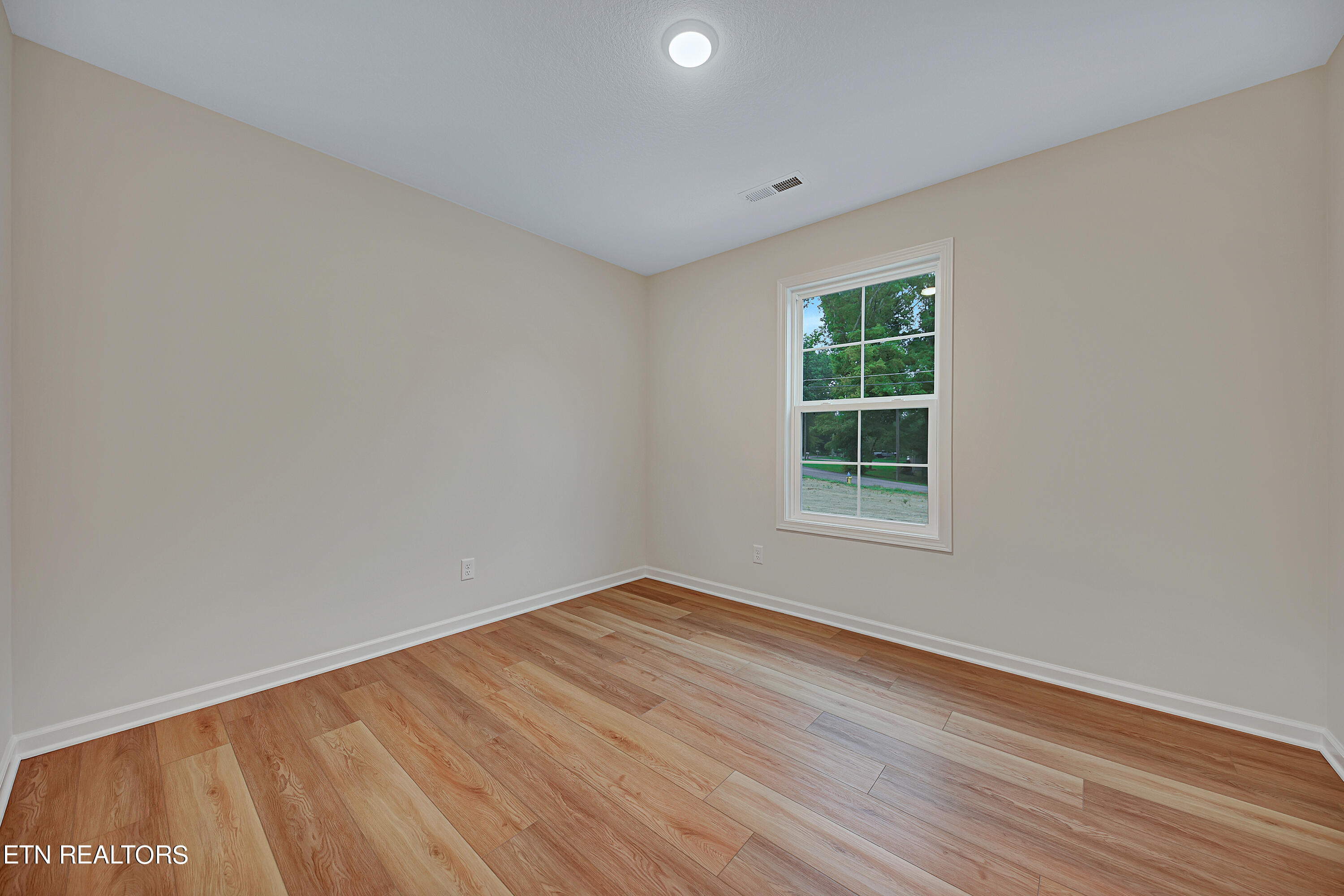 2231 Belt Road Knoxville, TN 37920 - Photo 11 of 17 AgentOptix -10