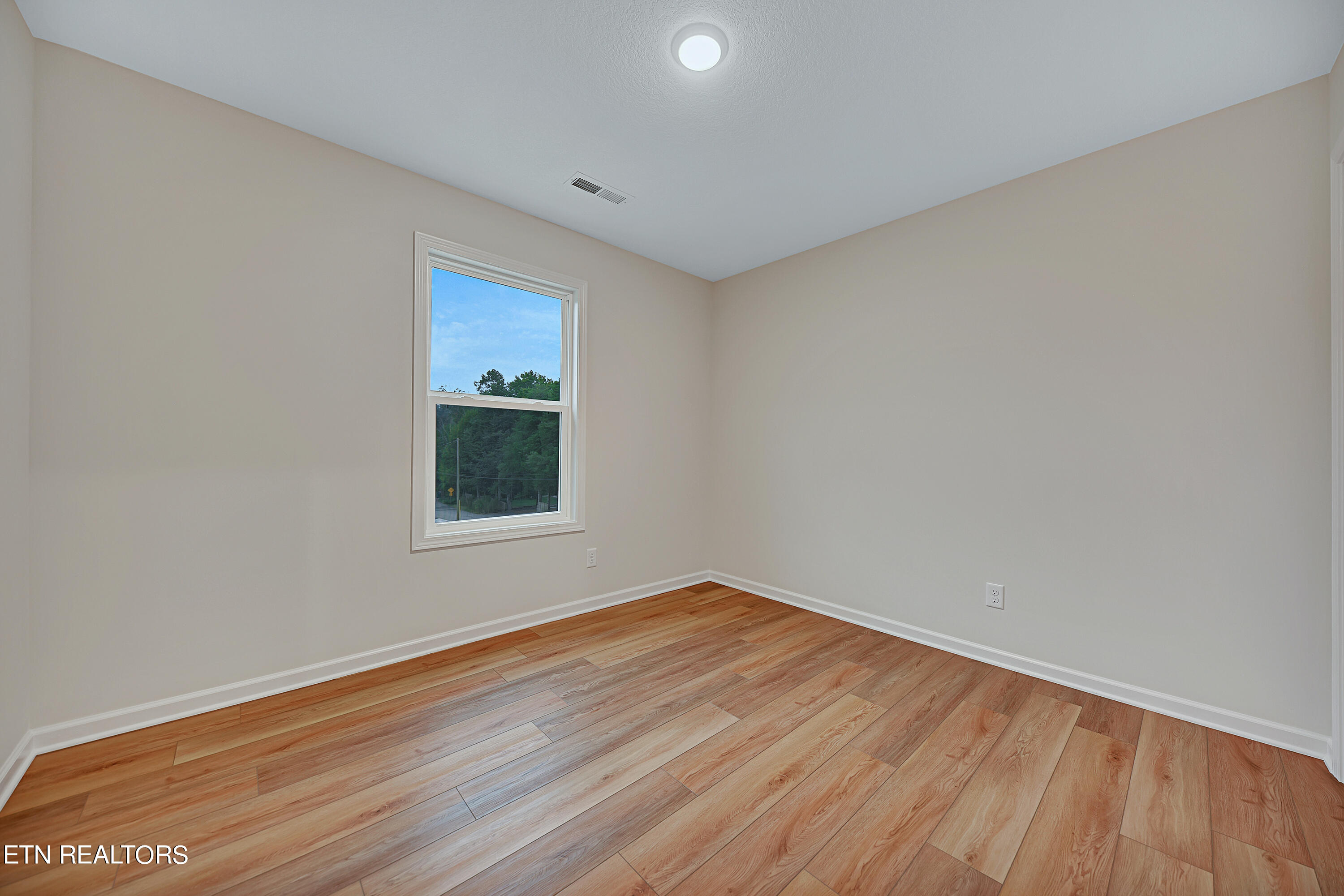 2231 Belt Road Knoxville, TN 37920 - Photo 13 of 17 AgentOptix -12