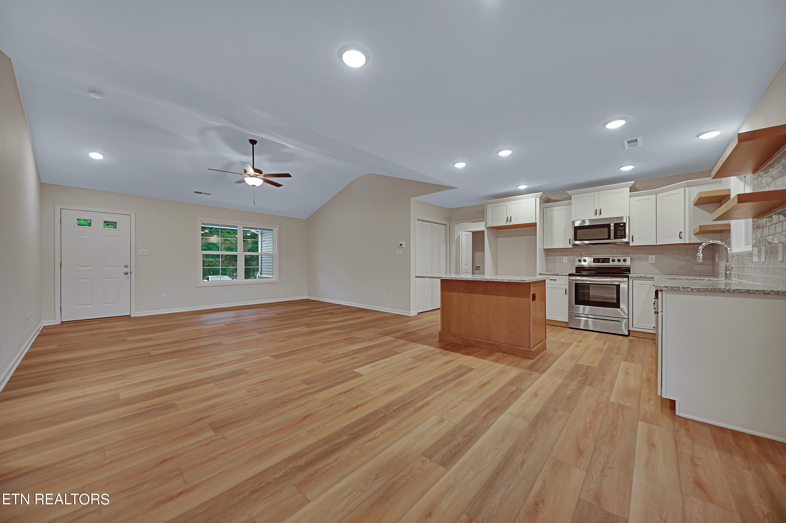 2231 Belt Road Knoxville, TN 37920 - Photo 3 of 17 AgentOptix -14