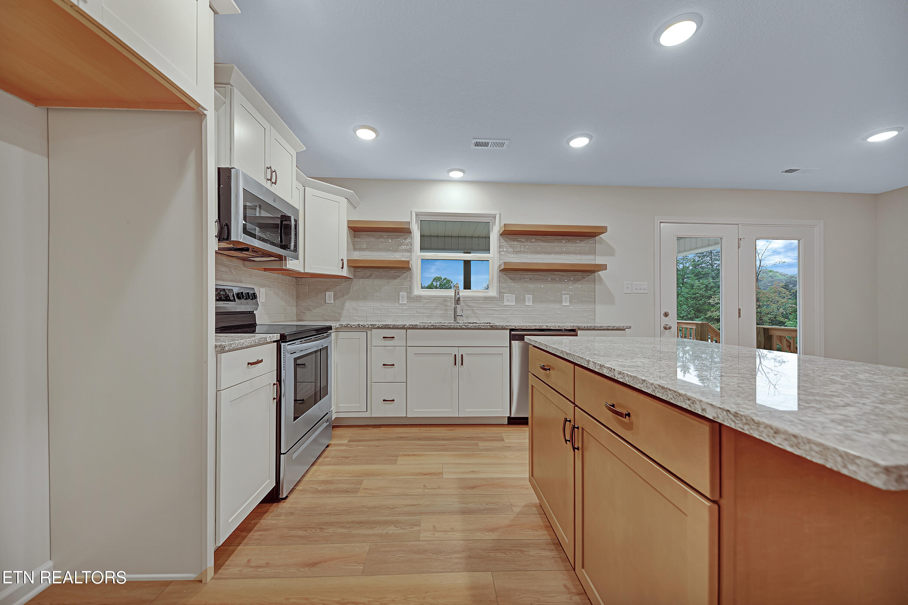 2231 Belt Road Knoxville, TN 37920 - Photo 4 of 17 AgentOptix -17