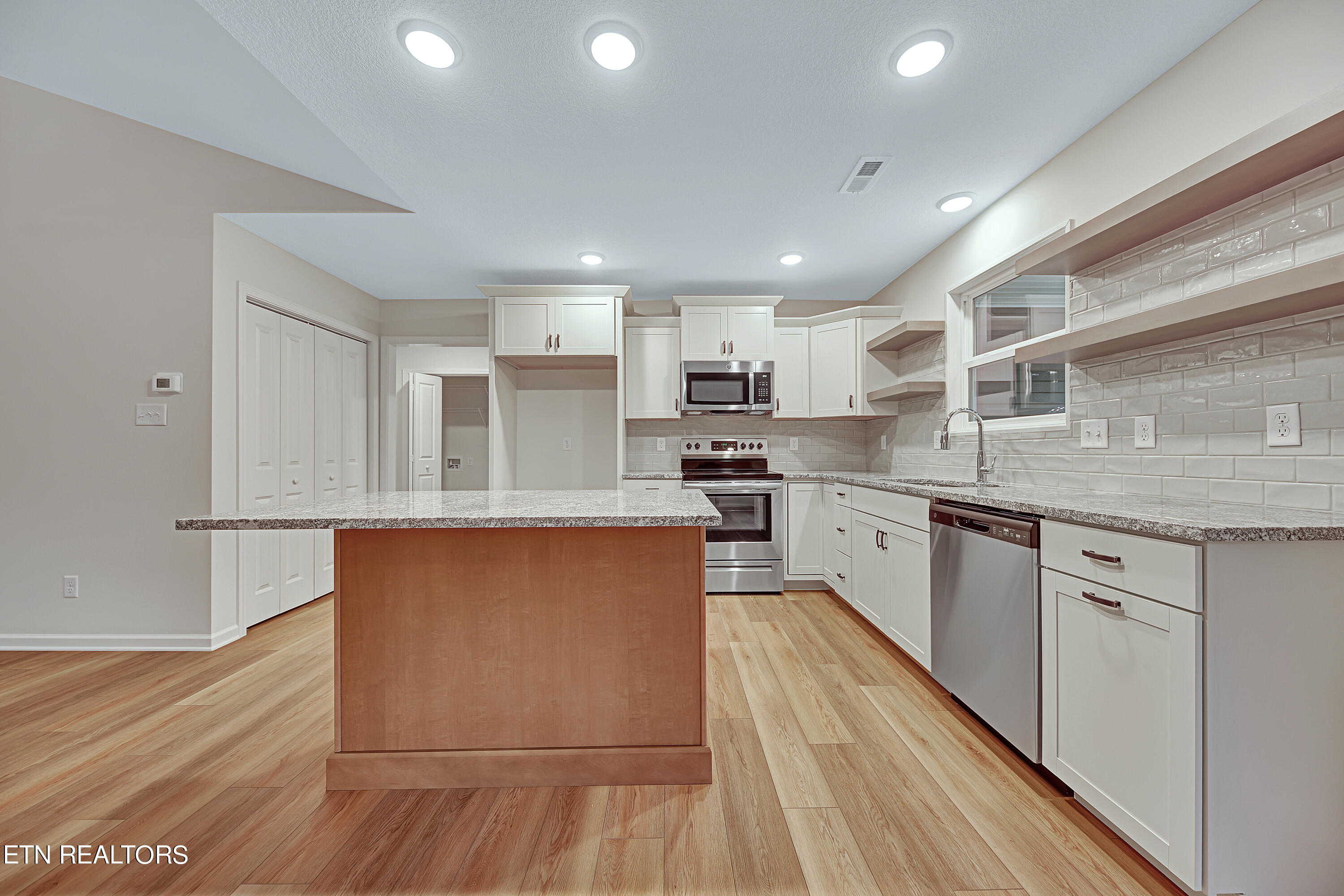 2231 Belt Road Knoxville, TN 37920 - Photo 5 of 17 AgentOptix -13