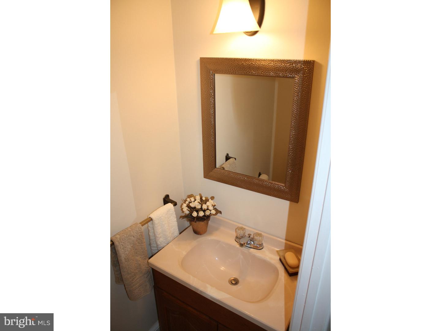 9909 Wingtip Road Philadelphia, PA 19115 - Photo 9 of 18 Gallery Image 9