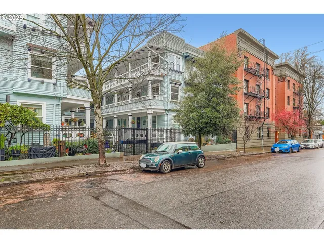$330,000 | 2127 Northwest Irving Street, Unit 202, Portland, OR 97210