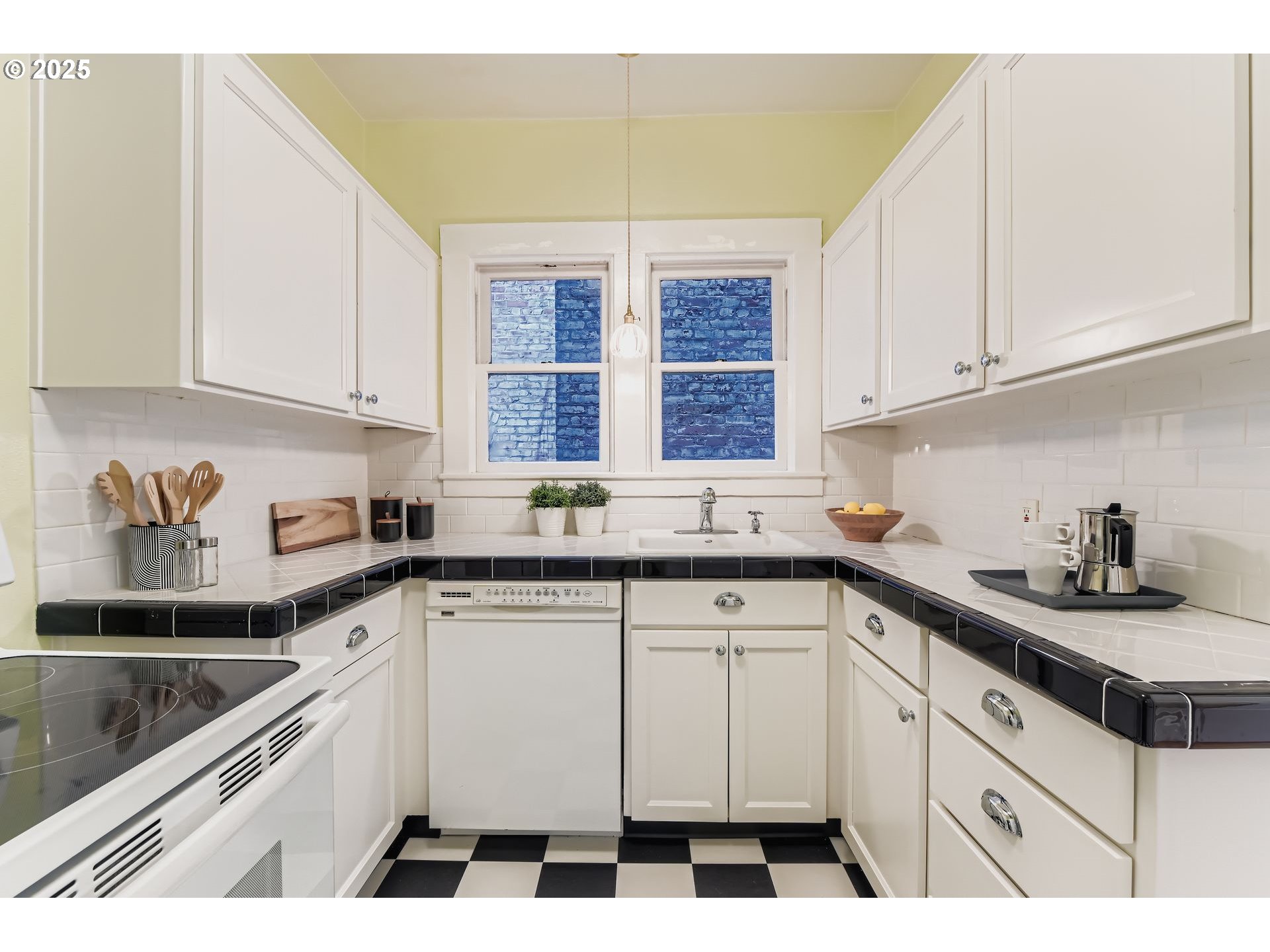 2127 Northwest Irving Street, Unit 202 Portland, OR 97210 - Photo 14 of 25 Kitchen