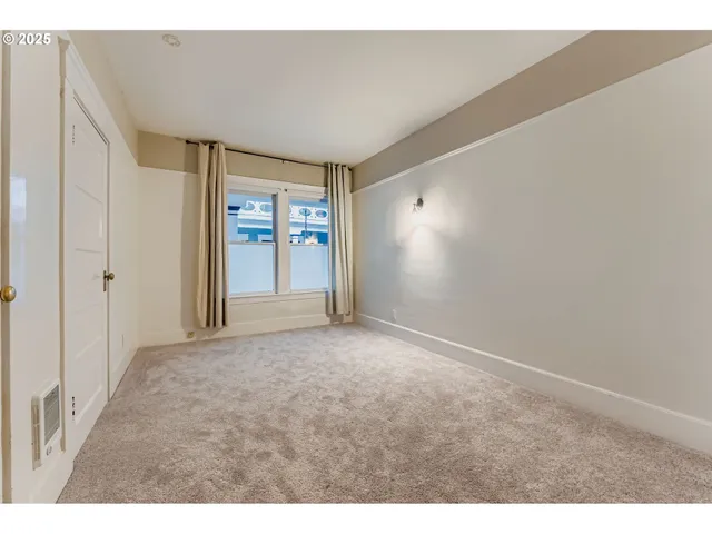 $330,000 | 2127 Northwest Irving Street, Unit 202, Portland, OR 97210
