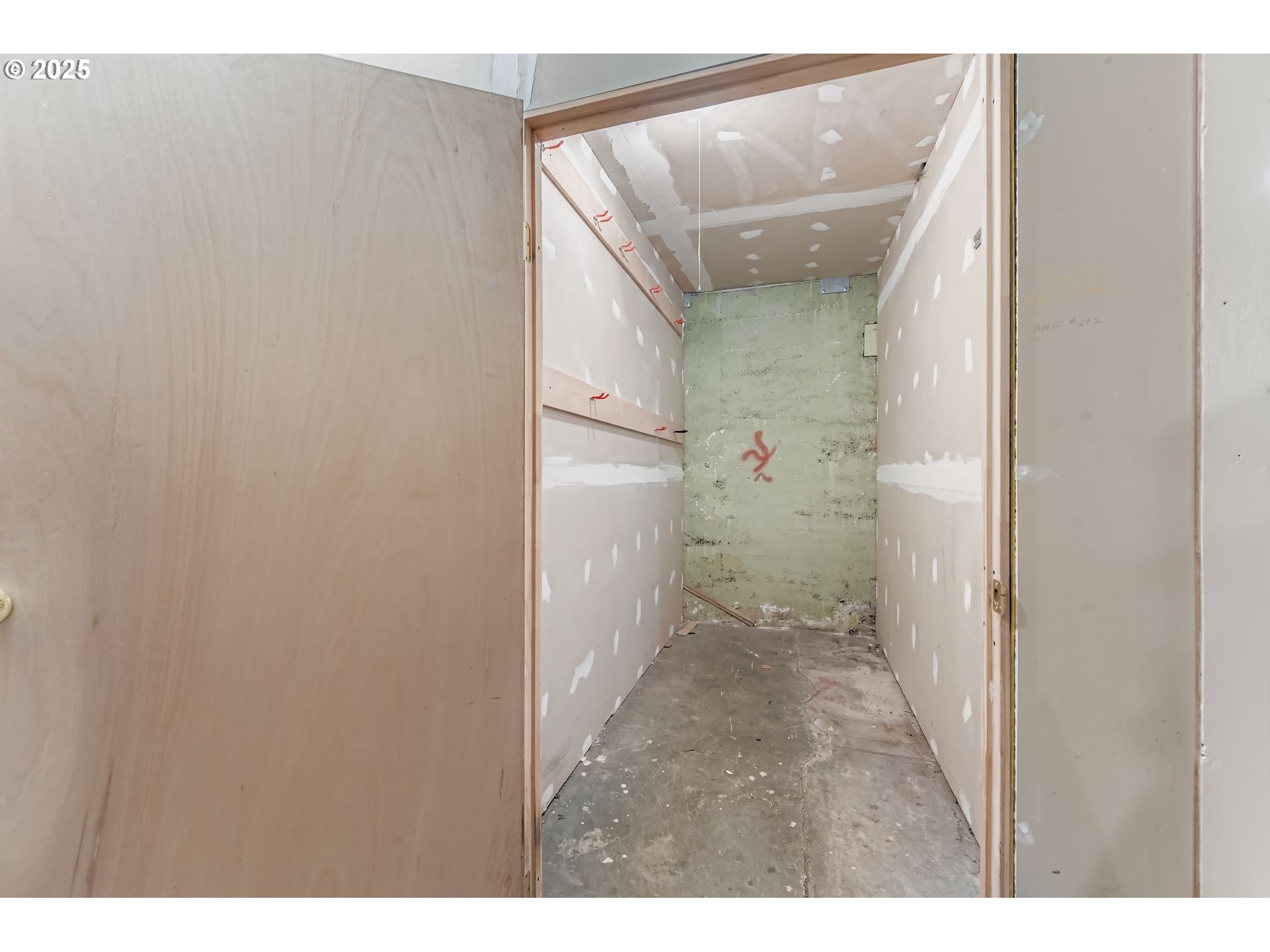 2127 Northwest Irving Street, Unit 202 Portland, OR 97210 - Photo 20 of 25 Storage