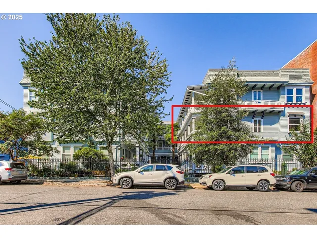 $330,000 | 2127 Northwest Irving Street, Unit 202, Portland, OR 97210