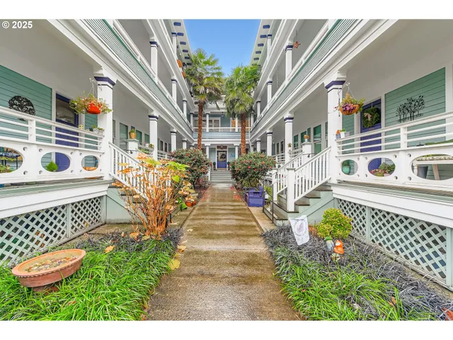 $330,000 | 2127 Northwest Irving Street, Unit 202, Portland, OR 97210