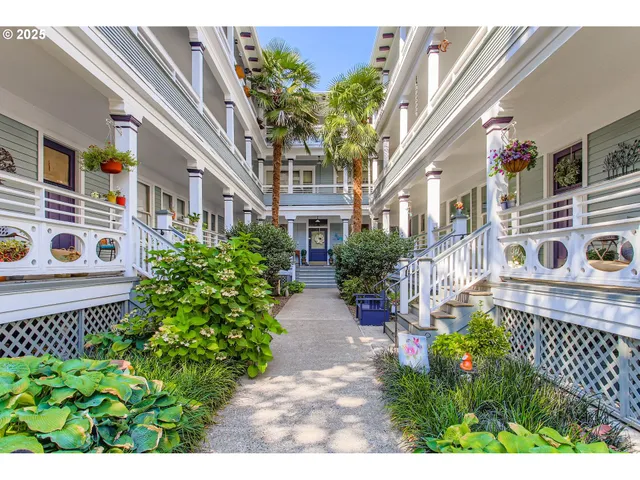 $330,000 | 2127 Northwest Irving Street, Unit 202, Portland, OR 97210