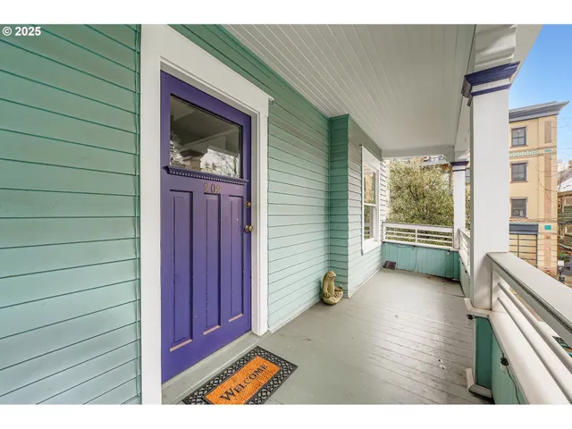 $330,000 | 2127 Northwest Irving Street, Unit 202, Portland, OR 97210