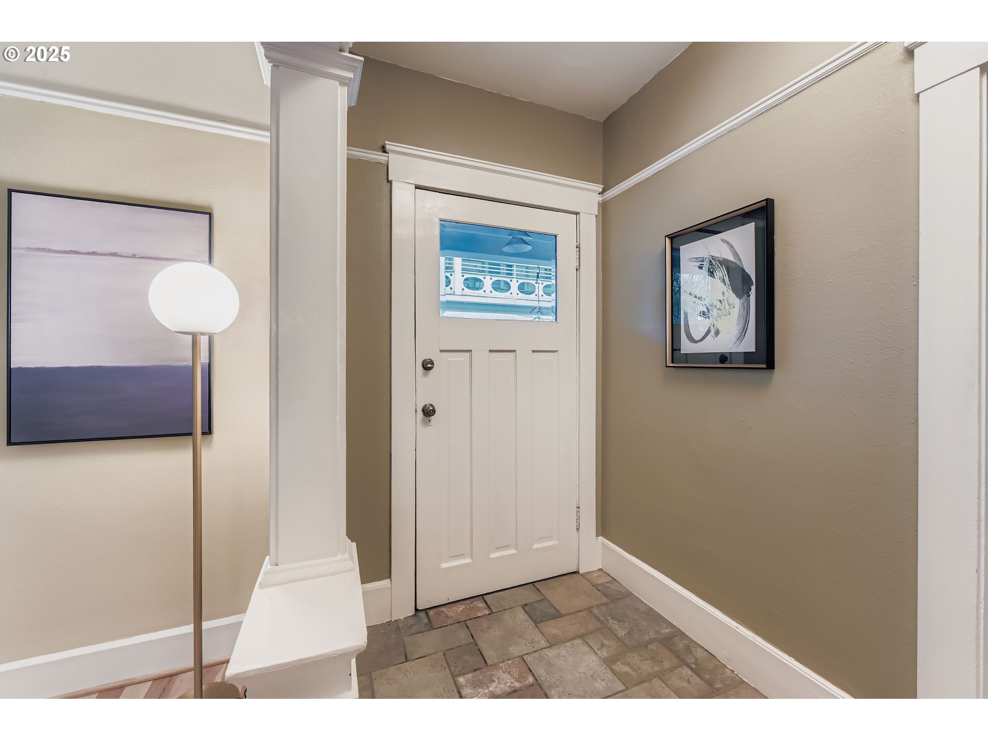 2127 Northwest Irving Street, Unit 202 Portland, OR 97210 - Photo 9 of 25 Entrance/Foyer