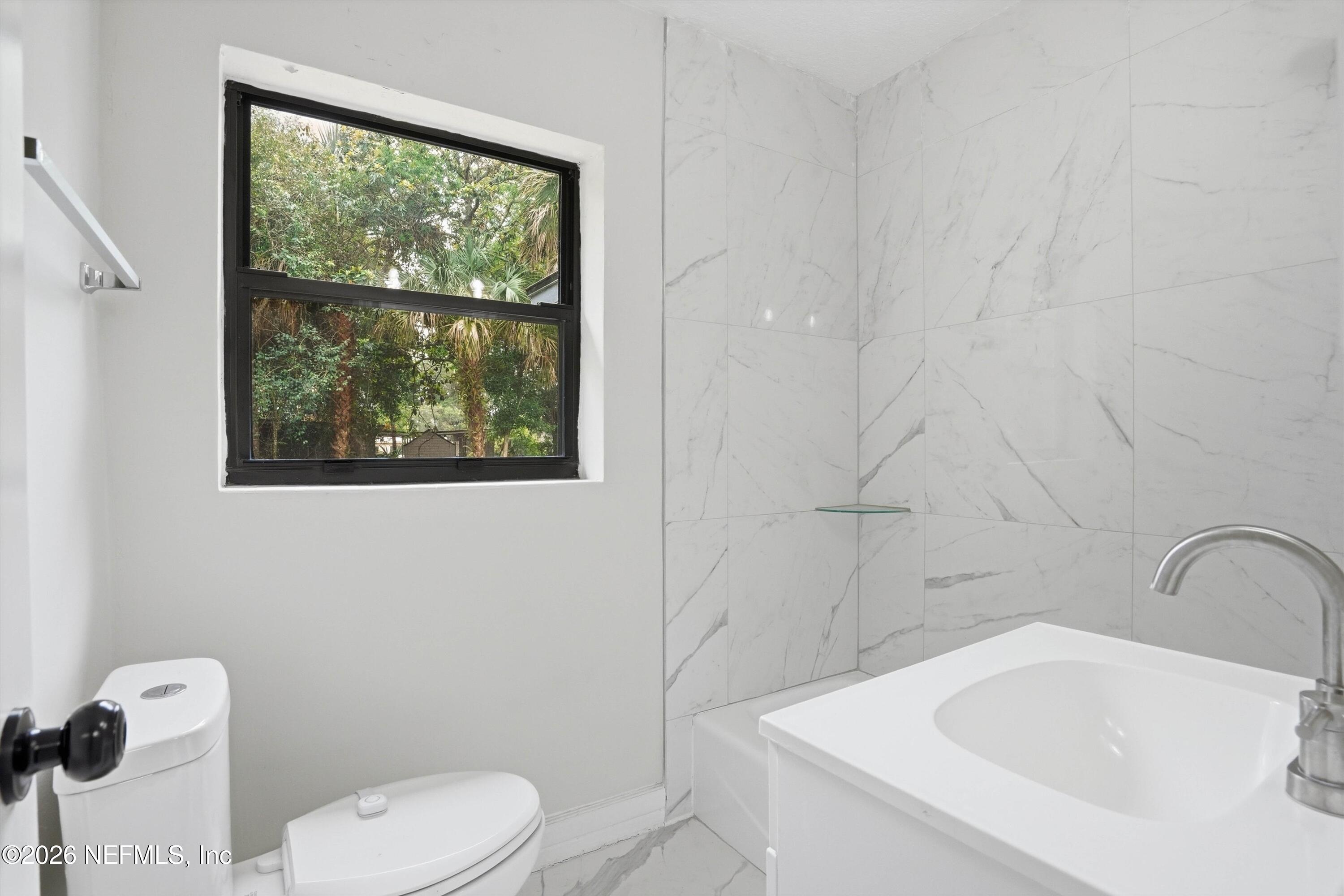 1138 Halifax Road Jacksonville, FL 32216 - Photo 17 of 69 26-Bathtoom