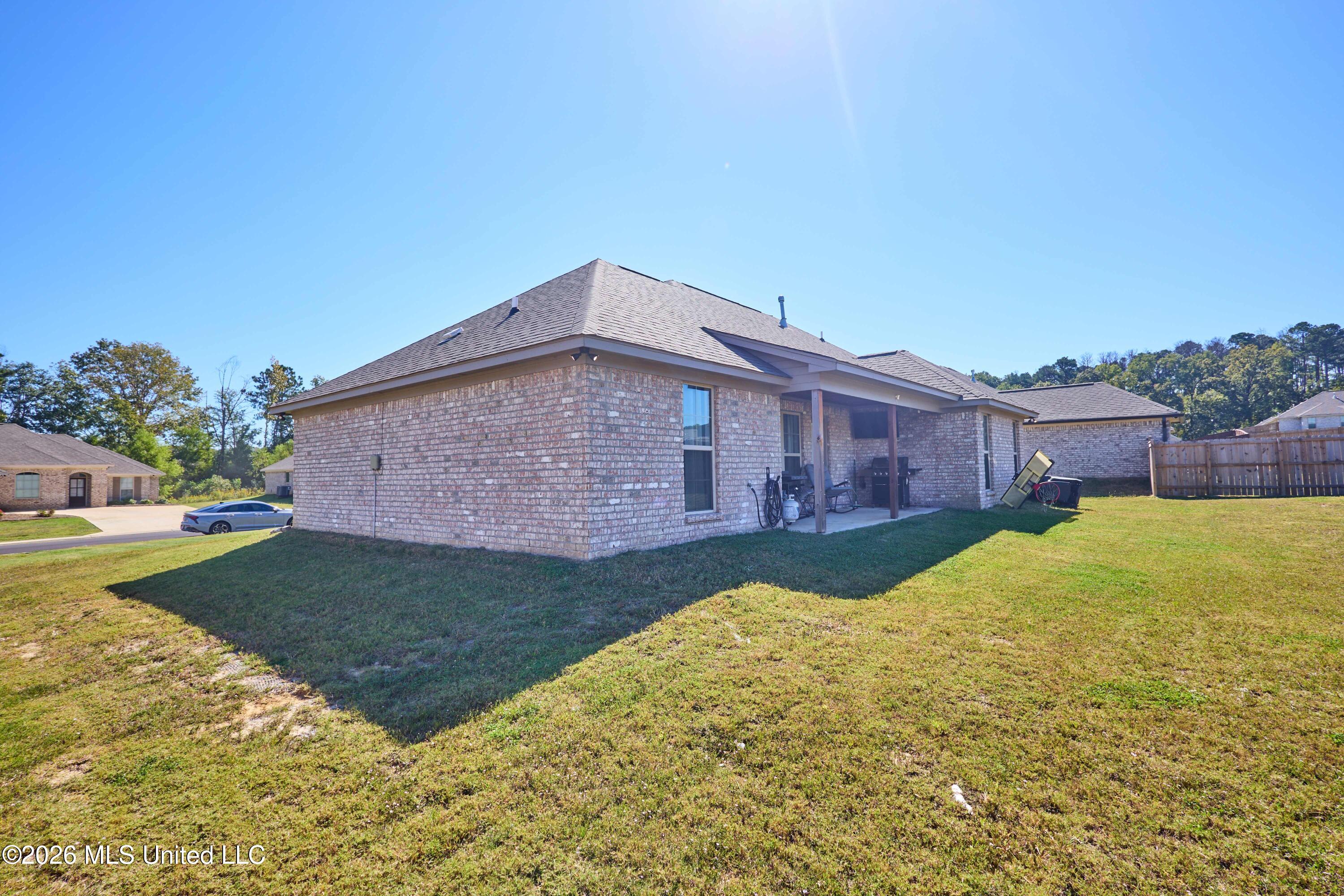 115 Rotherfield Place Canton, MS 39046 - Photo 3 of 4 115 Rotherfeild 24