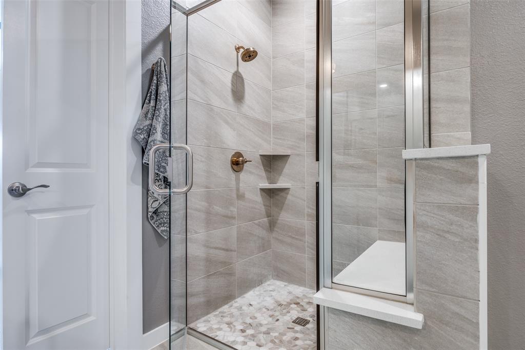 12420 Audubon Trail Rowlett, TX 75098 - Photo 17 of 27 Shower with Seat