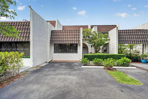 $3,450 | 8855 Southwest 62nd Terrace, Unit 10J, Miami, FL 33173