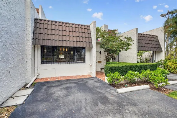 $3,450 | 8855 Southwest 62nd Terrace, Unit 10J, Miami, FL 33173
