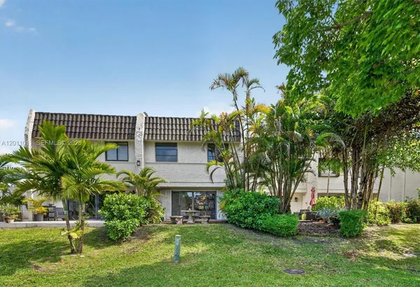 $3,450 | 8855 Southwest 62nd Terrace, Unit 10J, Miami, FL 33173