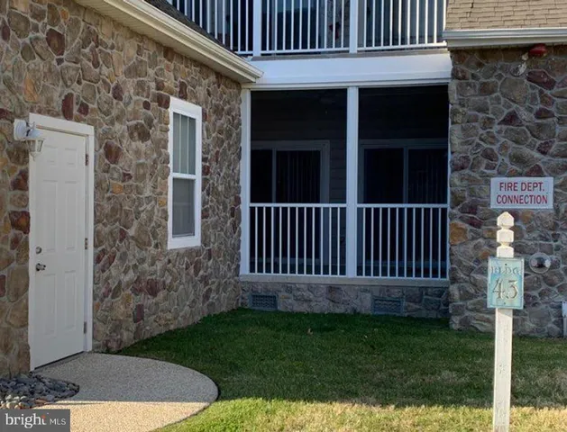 a view of a house with backyard and porch