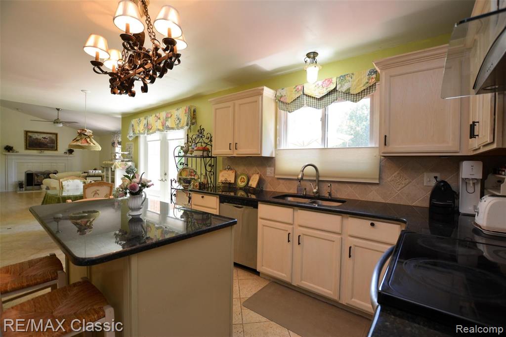 24321 Woodham Road Novi, MI 48374 - Photo 17 of 45