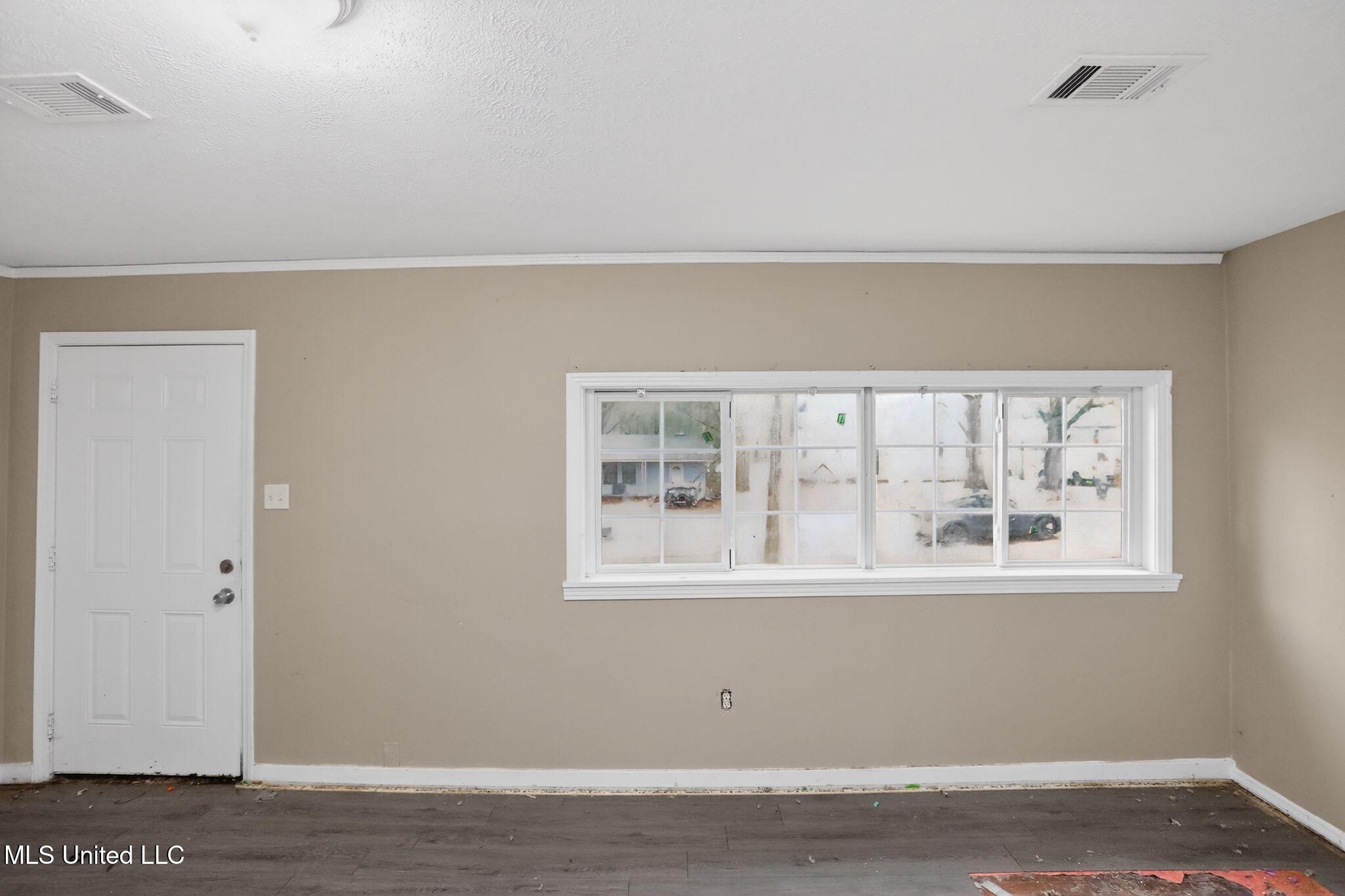 2815 Tara Road Jackson, MS 39212 - Photo 11 of 37 15_2815_Tara_Rd_Jackson_MS_39212-Living_