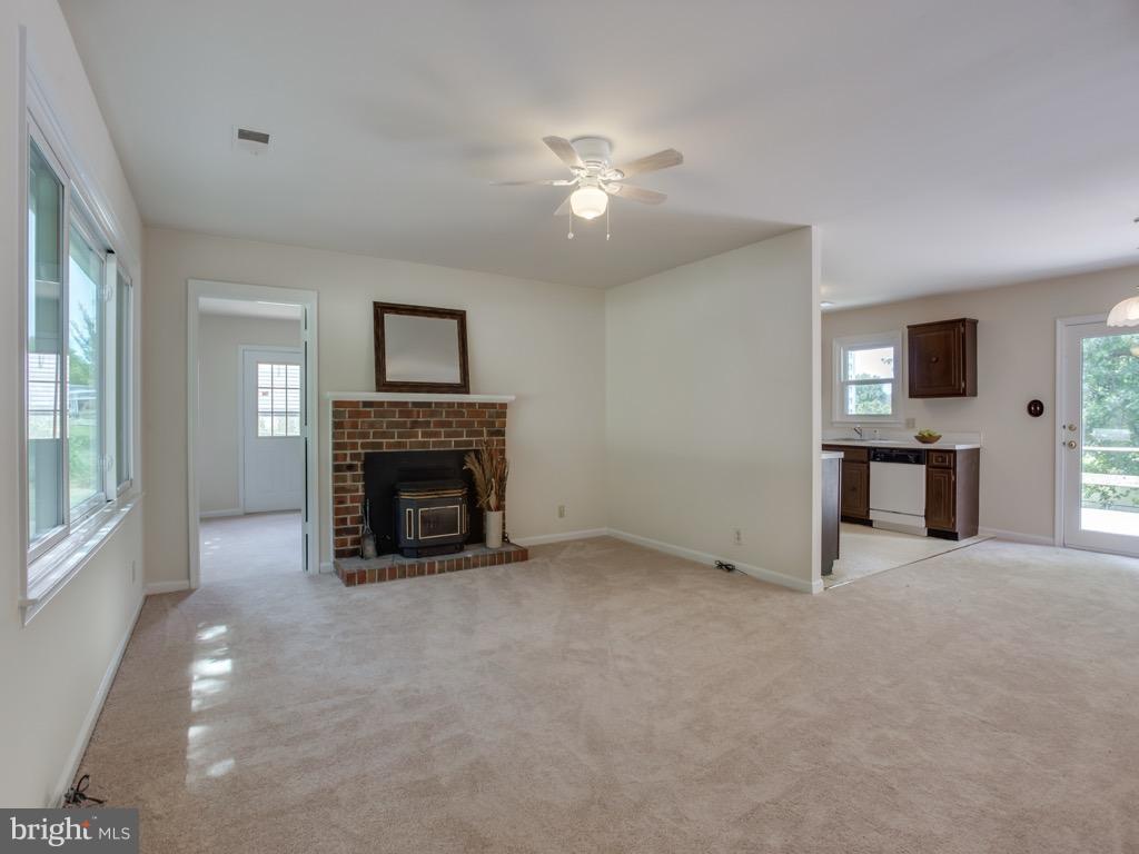 117 Choptank Road Stafford, VA 22556 - Photo 3 of 30 NEW CARPET & PAINT THROUGHOUT!!