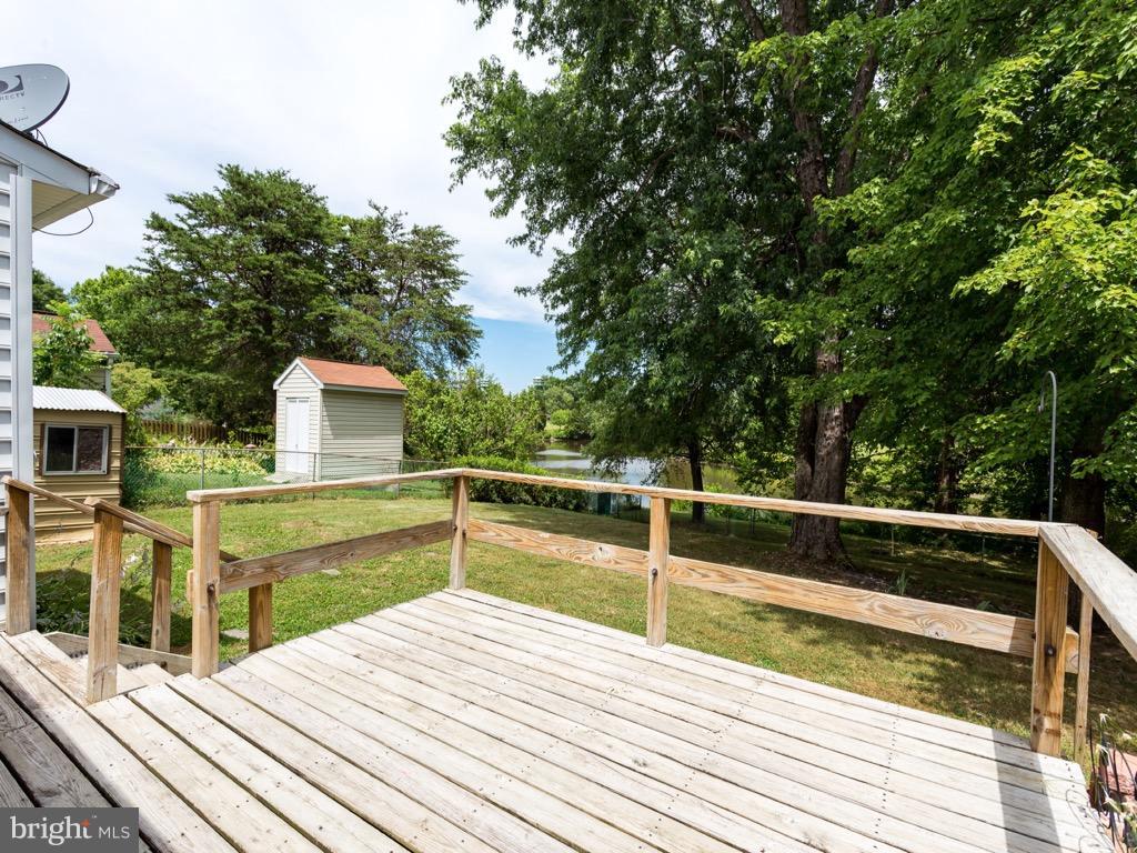 117 Choptank Road Stafford, VA 22556 - Photo 4 of 30 Deck Overlooks Lake