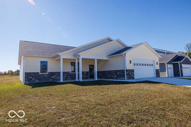 $385,400 | 104 Pin Oak Road, Spencer, IN 47460