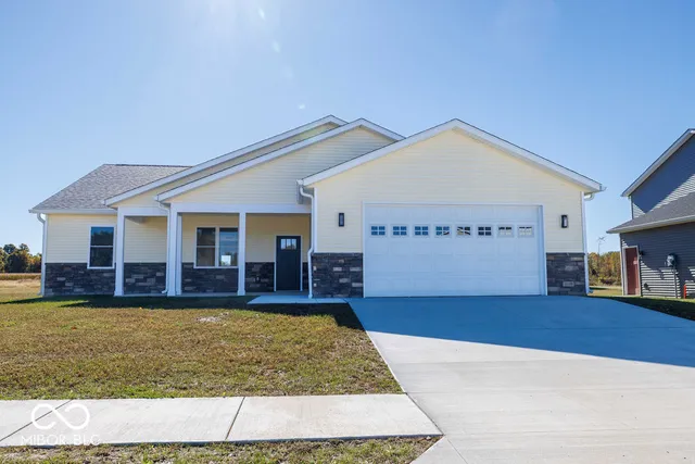 $385,400 | 104 Pin Oak Road, Spencer, IN 47460