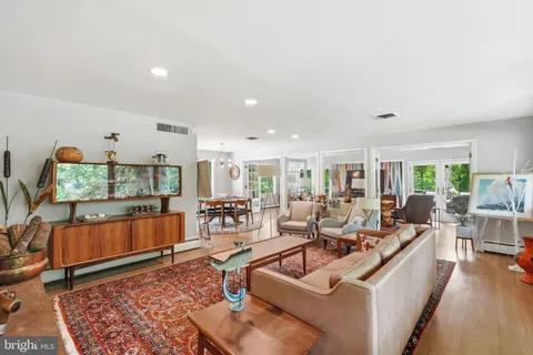 $1,625,000 | 9228 Farnsworth Drive, Potomac, MD 20854