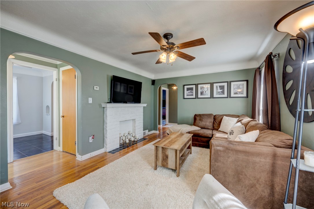 7406 Ridgefield Avenue Parma, OH 44129 - Photo 4 of 35
