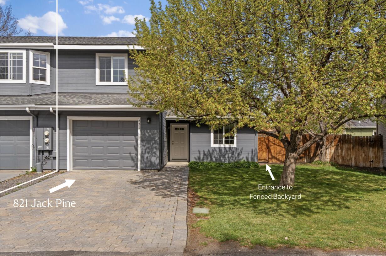 821 Jack Pine Townhome!