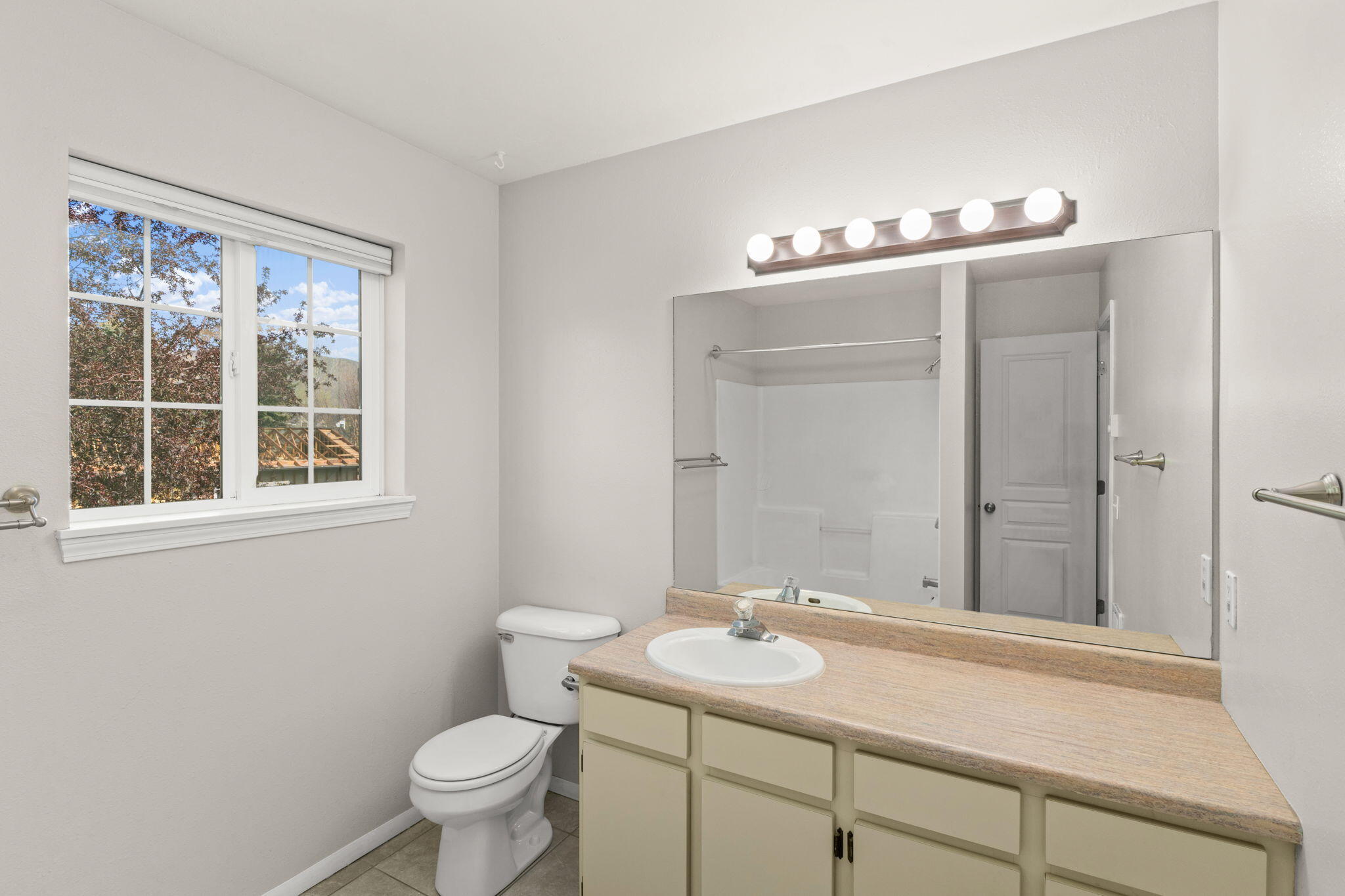 821 Jackpine Drive Hailey, ID 83333 - Photo 14 of 21 Large 2nd floor bath