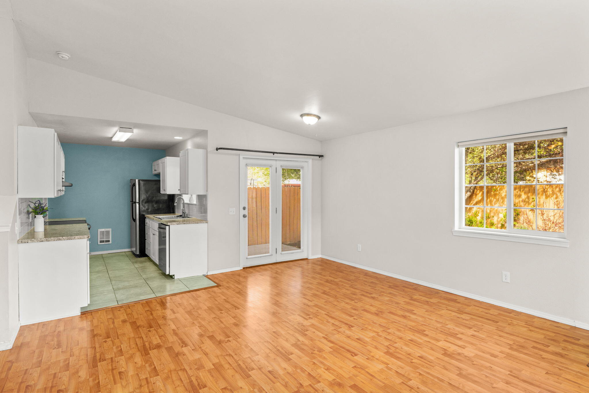 821 Jackpine Drive Hailey, ID 83333 - Photo 3 of 21 spacious living area with patio access