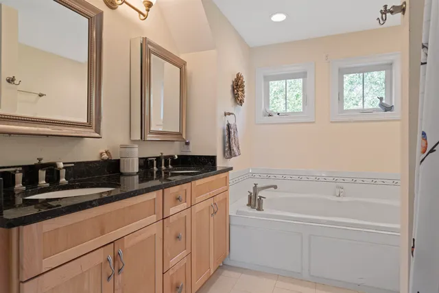 $999,000 | 5 Stone Ridge Lane, Exeter, NH 03833