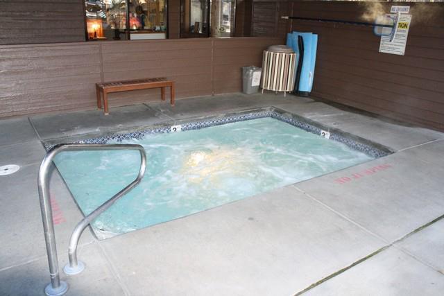 57307 Beaver Ridge Loop, Unit 7A Sunriver, OR 97707 - Photo 23 of 28 24-Ridge-hot tub