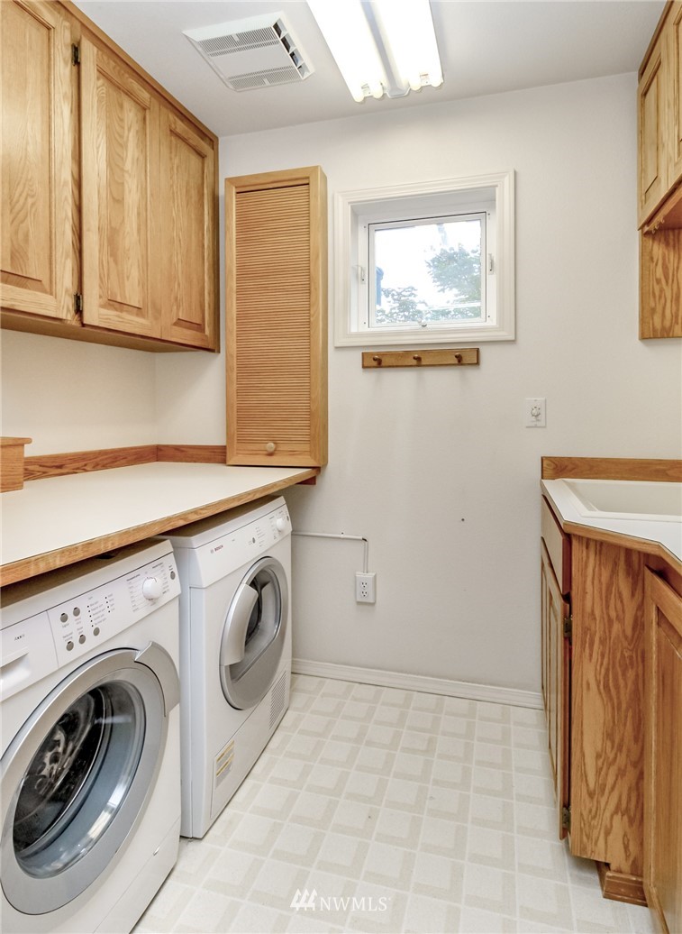 152 Cormorant Drive Steilacoom, WA 98388 - Photo 38 of 40 a utility room with dryer and washer