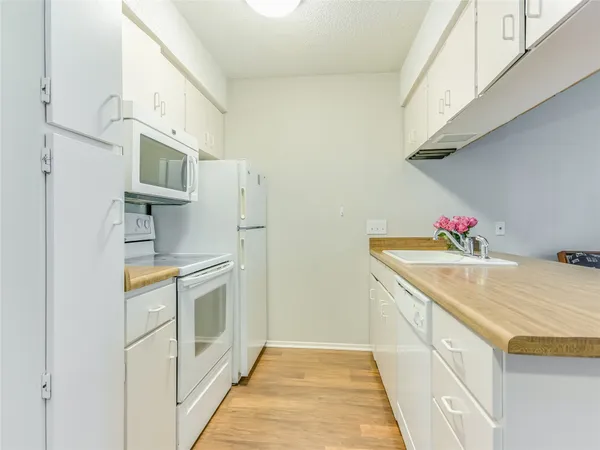 $1,250 | 910 Duncan Lane, Unit 31, Austin, TX 78705