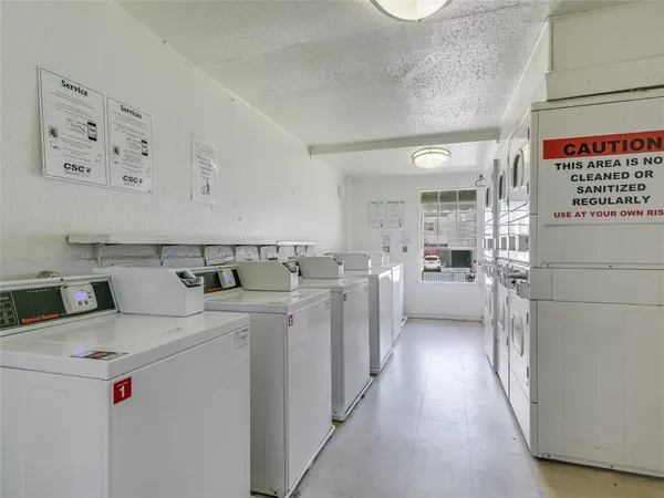 $1,250 | 910 Duncan Lane, Unit 31, Austin, TX 78705