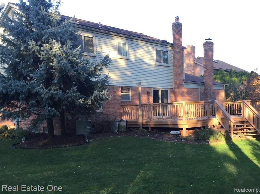 884 Ten Point Drive Rochester, MI 48309 - Photo 69 of 71 FallExteriorRear (Large).jpg