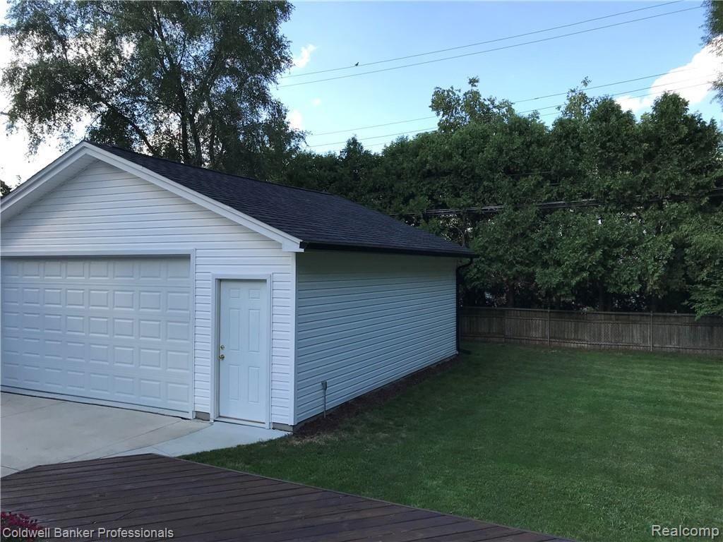1002 Hawthorne Road Grosse Pointe Woods, MI 48236 - Photo 23 of 26