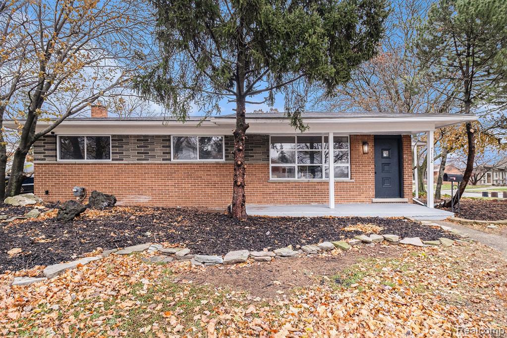 27112 Merideth Drive Warren, MI 48092 - Photo 1 of 26 Gallery Image 1